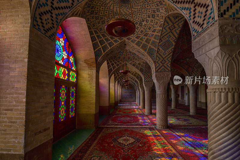 伊朗设拉子的Nasir ol Molk清真寺内